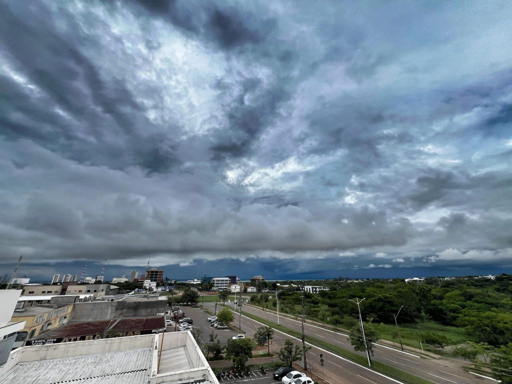Tocantins tem alertas laranja e amarelo para chuva em todas as regiões; veja previsão