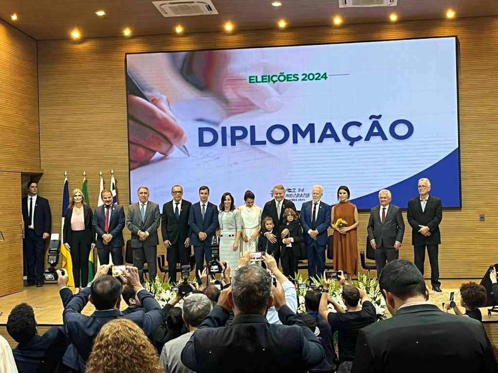 Prefeito eleito Eduardo Siqueira Campos e vereadores titulares de Palmas são diplomados