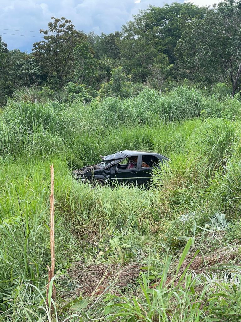 Jovem de 18 anos morre após carro perder controle e capotar na TO-222