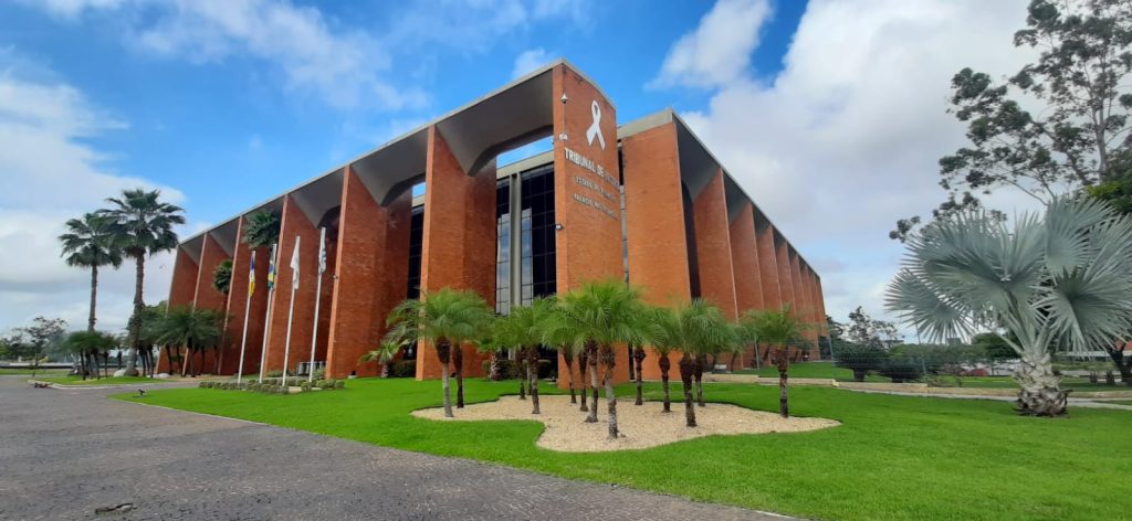 Concurso de juiz substituto com salários de R$ 32 mil divulga resultado preliminar de isenção da taxa; veja próximas etapas