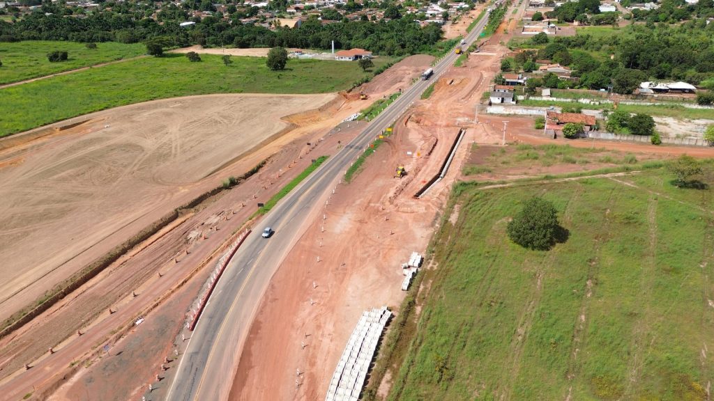 Trechos da BR-153 no Tocantins funcionam em sistema pare e siga durante obras; veja locais