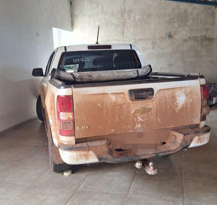 Três homens são presos suspeitos por sequência de furtos e roubo de caminhonete em zona rural