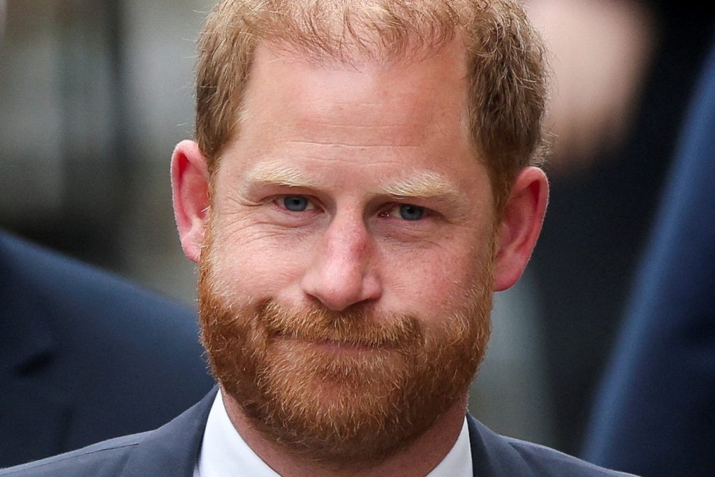 Príncipe Harry e Elton John perdem processo contra tabloide britânico