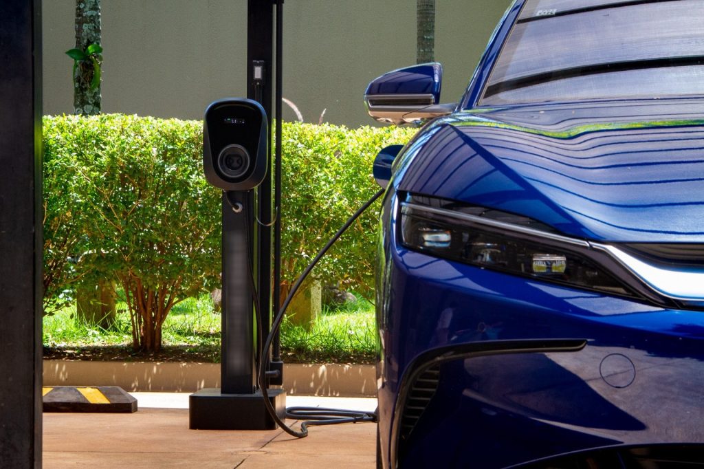 Veja como instalar carregadores para carros elétricos em casa com segurança