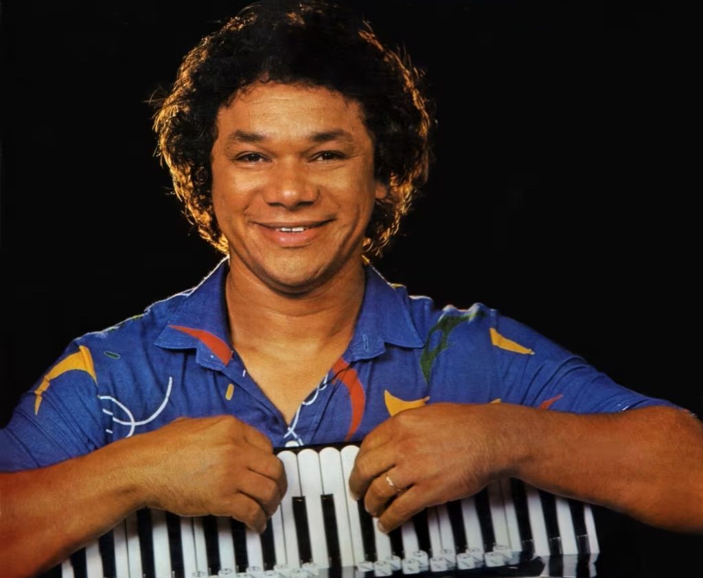 Com a voz de Dominguinhos em uma das nove faixas, o trio de forró Manacá da Serra lança o álbum autoral ‘Déjà vu’