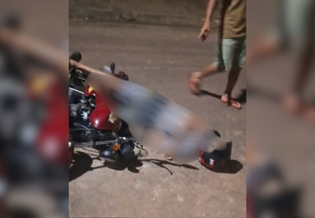 Homem é morto a tiros e encontrado caído ao lado de motocicleta em avenida no interior do TO