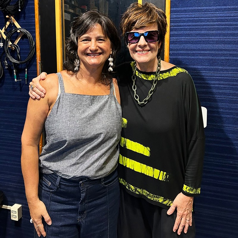 Leila Pinheiro cai no samba do álbum solo de Tina Werneck, ‘Cheguei tinindo’