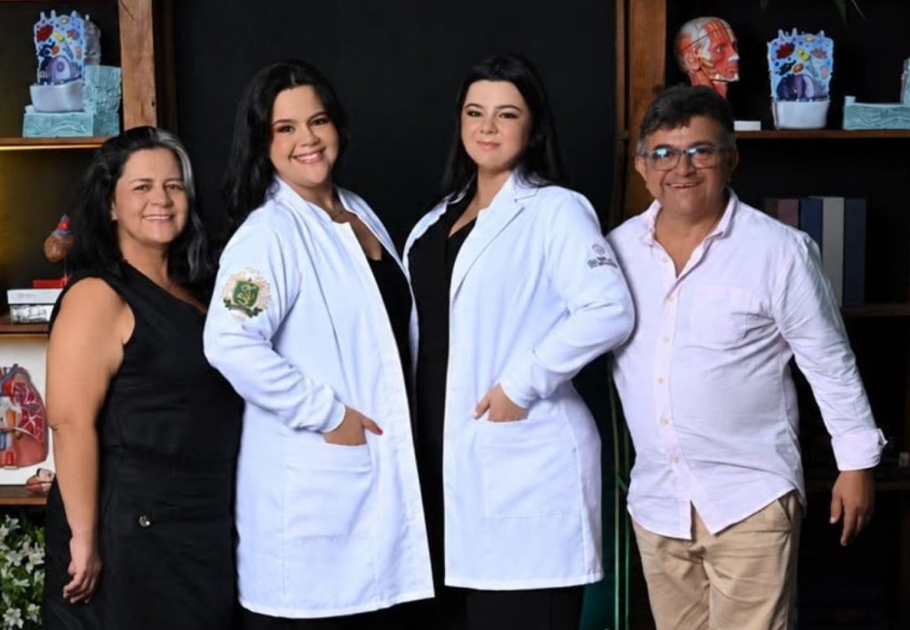 Filhas de feirante que vende pastel para custear faculdade de medicina planejam futuro na profissão