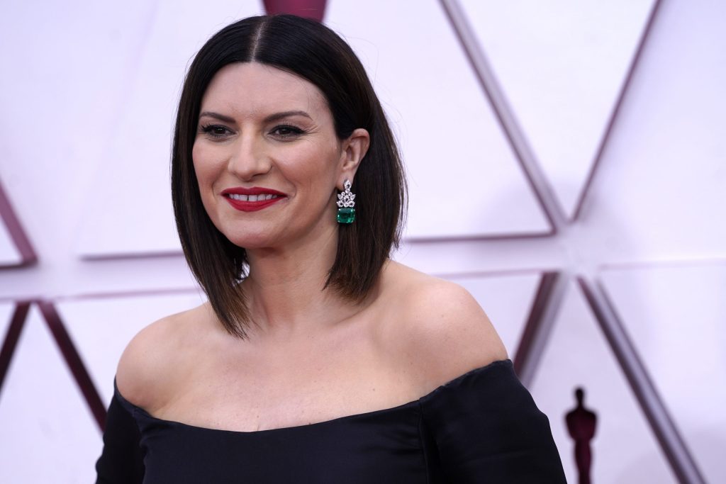 Laura Pausini regrava ‘Quando Chove’ com Sandy e quer faixa em filme ‘A viagem’: ‘Com quem preciso falar?’