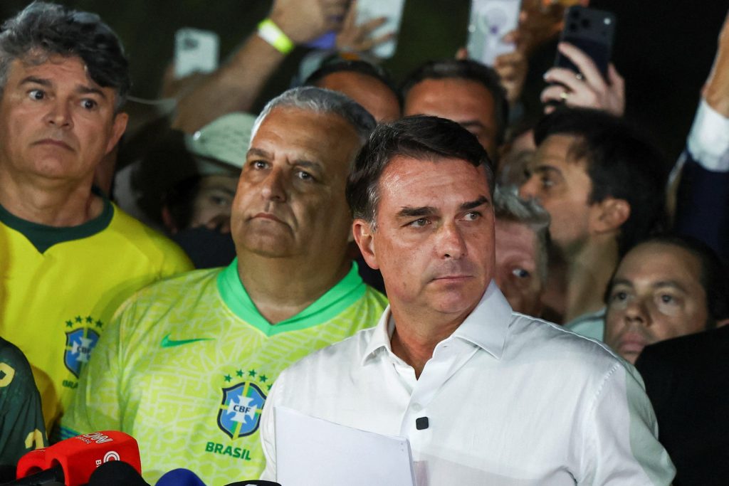Funks de direita invadem top 50 do Spotify no dia do segundo turno